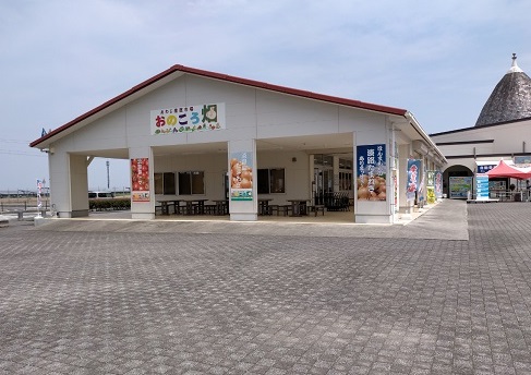 淡路ワールドパーク ONOKOROの入り口（入場料はかからないエリア）で産地の販売所があります。