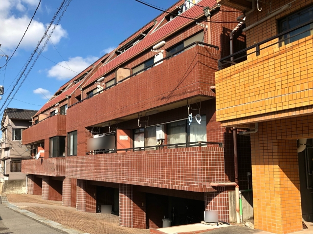 相続した老朽化したアパート・マンション経営。大きな負債になることも