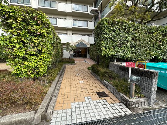 コスモ灘公園通りB棟エントランス