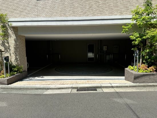 ワコーレ六甲道シーズンアベニューの駐車場
