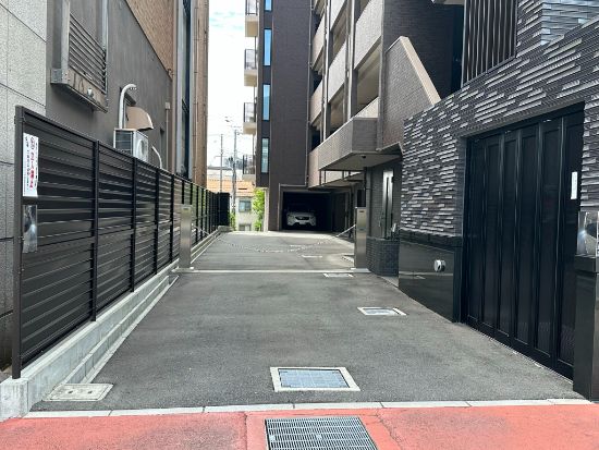 エヌヴィ六甲森後町の駐車場